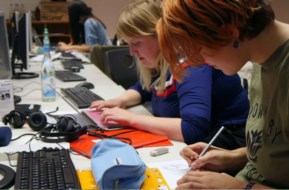 Gruppe "Der kleine Prinz aus Ghana" bei der Arbeit