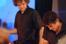 Live-Musik zum Stück und auch danach (!): Björn Glindemann (perc.) und Stephan Gembler (p.)